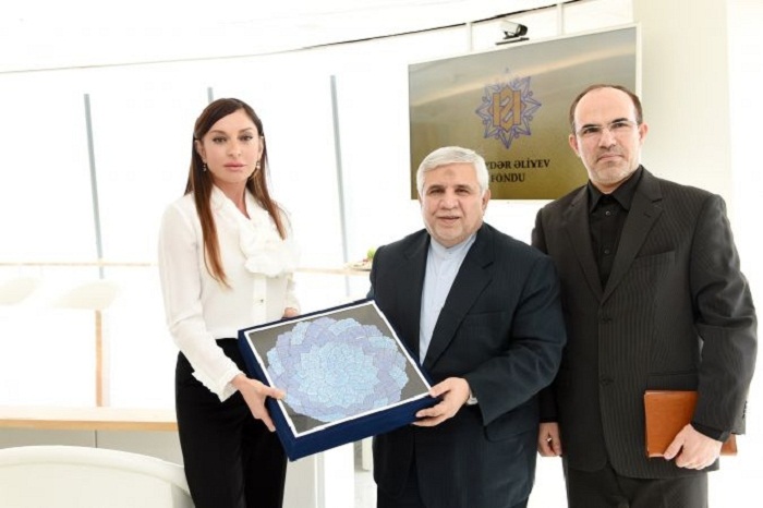 Mehriban Əliyeva səfirlərlə görüşüb
